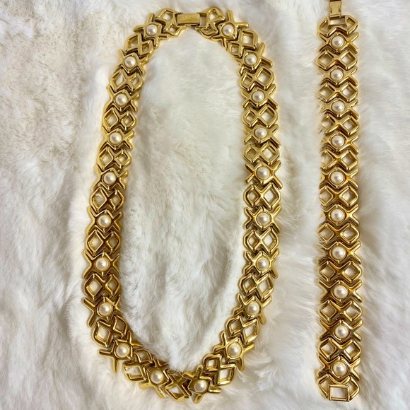 Vintage Monet Gold & Pearl XOX Statement Chocker Necklace and Bracelet Set - Picture 2 of 16